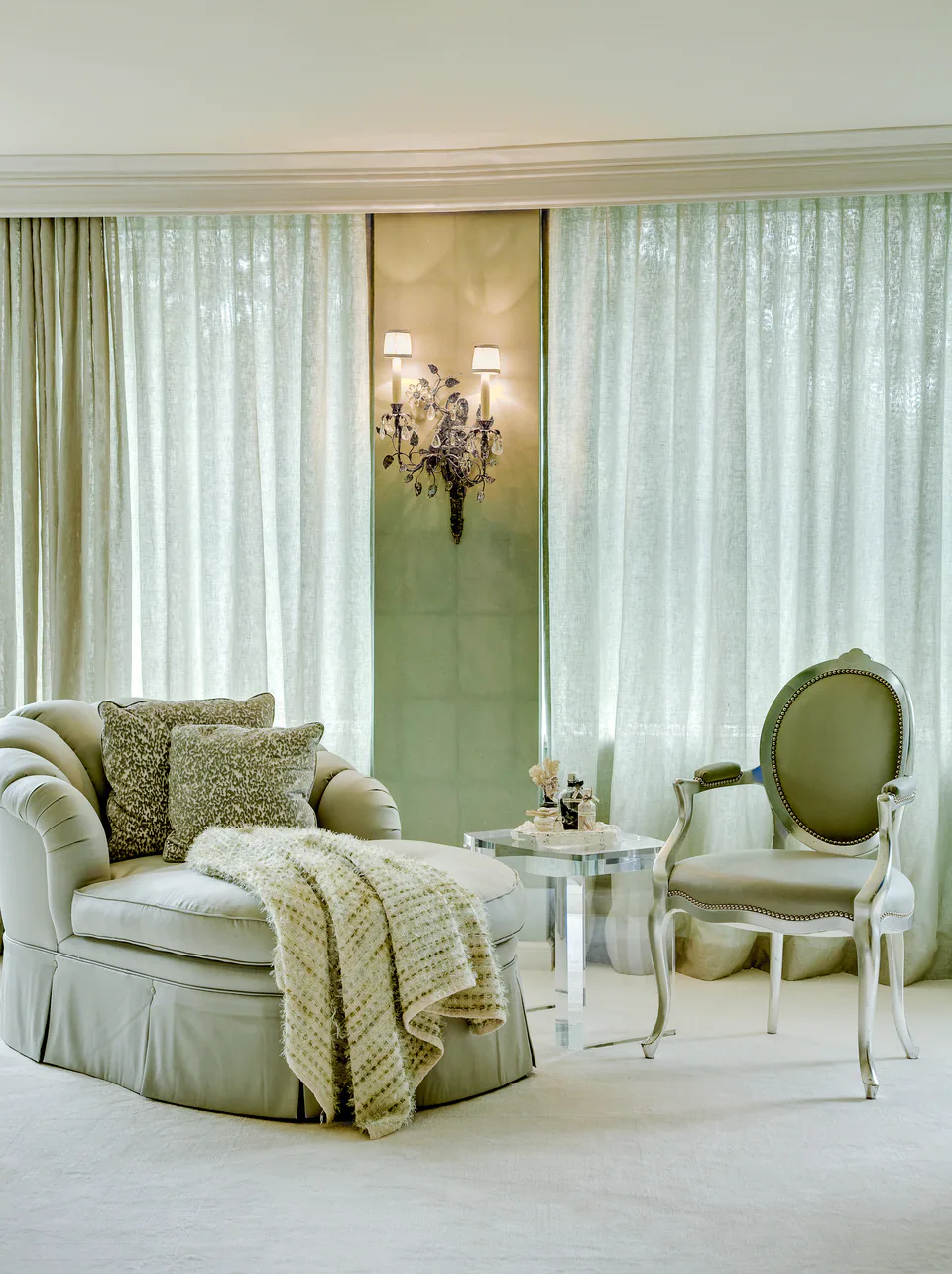 Sitting room at Wilmette Residence, Wilmette, Illinois, interior design by Paul Lauren Designs